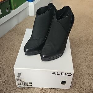 Aldo Black Heeled Boots Sleek Design